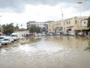 La place «Ettadhamoun» sous les eaux
