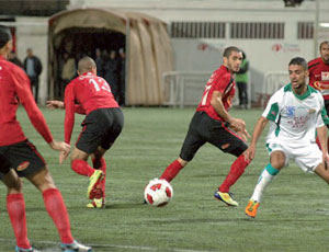 أحداث سعيدة تضاف إلى مسلسل العنف في الملاعب الجزائرية.. مسؤولو الاتحاد يهدّدون بالانسحاب وأصابع الاتهام توجه إلى الإدارة السعيدية