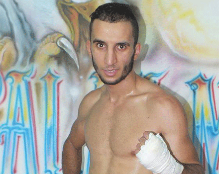 البطل العالمي في الملاكمة التايلاندية براش غيلاس للنصر