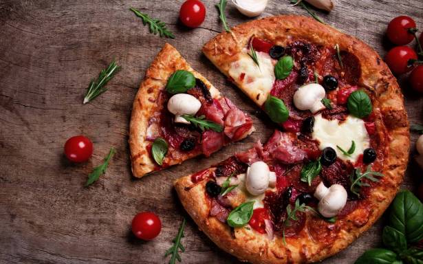 لماذا يُسبب تناول البيتزا العطش؟