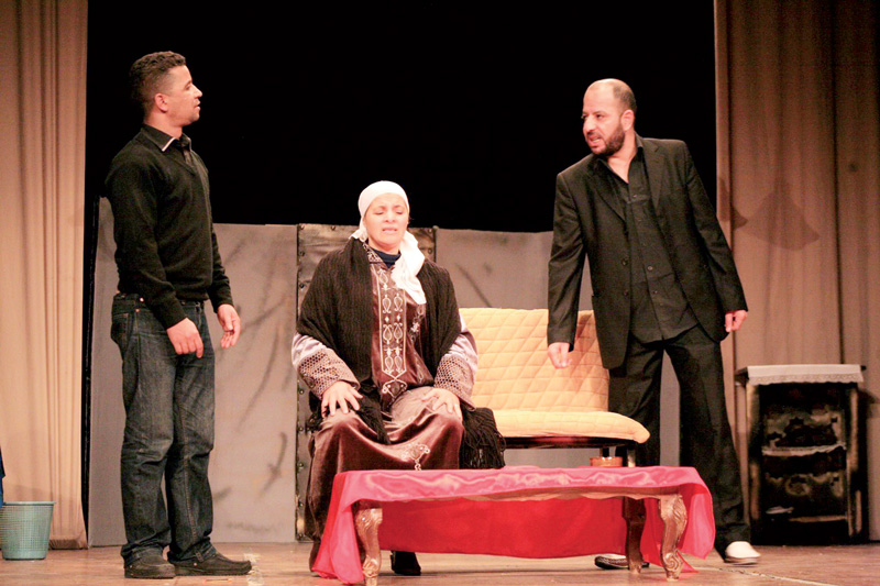 تعاونية أصدقاء الفن للشلف في منافسة مهرجان المسرح المحترف ببلعباس