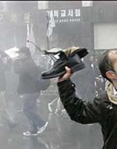 الحذاء سلاح أبيض أيضا في البيض