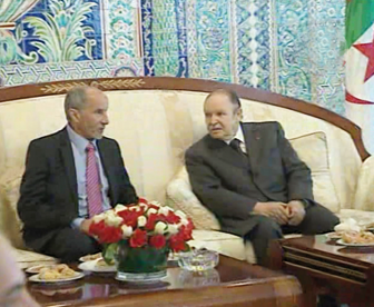 تعزيزالتشاور والتعاون بين البلدين