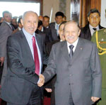 رئيس المجلس الوطني الانتقالي الليبي يشرع في زيارة للجزائر