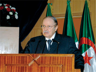 على الشباب التمسك بالهوية الوطنية