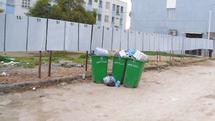 Les listes présentées au milieu des poubelles à Mascara
