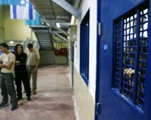 \ العزل الانفرادي\  .. سياسة موت انتقامية تمارسها إسرائيل ضد الأسرى في سجونها