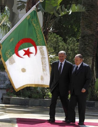بوتفليقة وعبد الجليل يتباحثان على انفراد العلاقات الثنائية