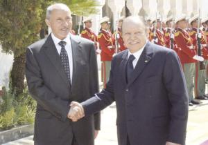 رئيس المجلس الوطني الانتقالي الليبي يختتم زيارته للجزائر