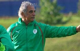 حاليلوزيتش يتفقد أرضية شاكر