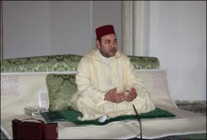 شاب يحاول الهجوم على ملك المغرب داخل المسجد