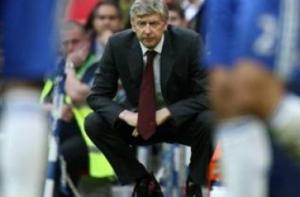 فينغر مهاجماً يونغ: الإنكليز تعلموا التمثيل