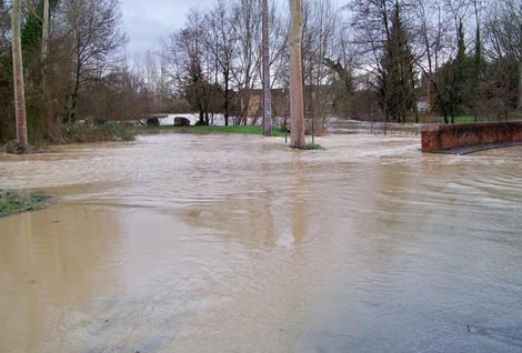 هلاك شاب، توقف الدراسة وعائلات محاصرة في فيضان أودية بالغرب