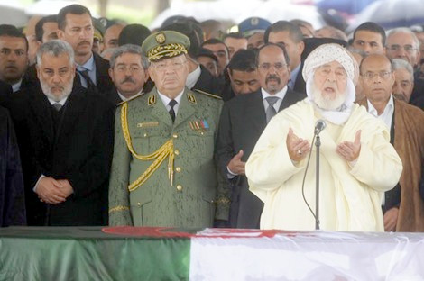 مكالمة الملك التي أمرت بانسحاب الوفد المغربي من جنازة بن بلة