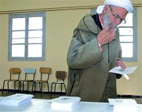 الأحزاب السياسية تنتشر في البلاد بحثا عن صوت المواطن