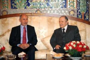 Algérie / Libye : Le président libyen se recueille à la mémoire des martyrs de la guerre de libération