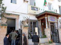 En dépit de la crise interne