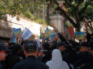 مصالح الأمن تجهض مسيرة احتجاجية لطلبة جامعيين بالعاصمة