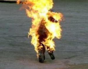 شاب يحاول الانتحار حرقا بمحاذاة الإذاعة بالعاصمة