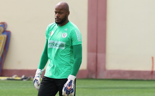 مبولحي سيكون أساسيا أمام الكاميرون رغم إعفائه في ودية البليدة