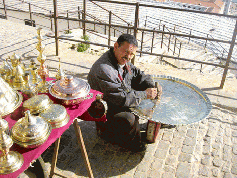 Ces artisans qui se cachent pour mourir