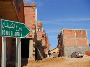 أراضي ورخص بناء توزّع بالجملة على أقارب أعضاء البلدية