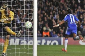 الفيل الايفواري دروغبا يقود تشيلسي لفوز ثمين على برشلونة