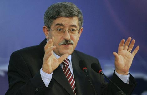 أويحيى: الجزائر ظلت في منآى عن الطوفان العربي بفضل العناية الإلهية وحنكة الرئيس