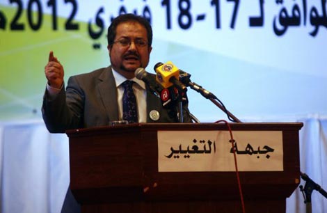 مناصرة :‬يجب إسقاط الأحزاب الحاكمة التي هزمها الثلج والبطاطا