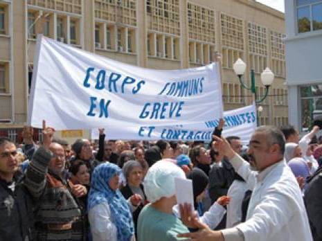 Marche à l'intérieur du CHU Mustapha Pacha