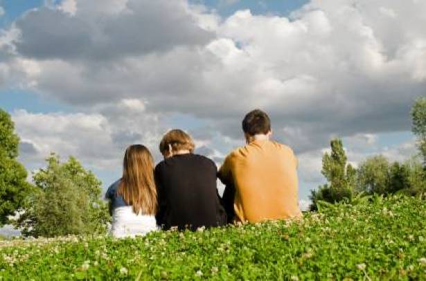 لماذا تغرق الأسرة في تعاسة دامسة؟