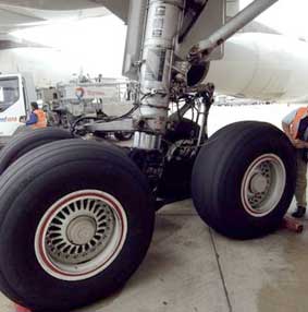 اكتشاف جثتين في عجلات هبوط طائرة في موريتانيا