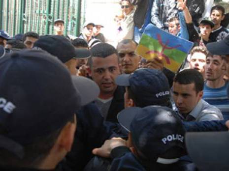 Les étudiants réclament l'officialisation de tamazight