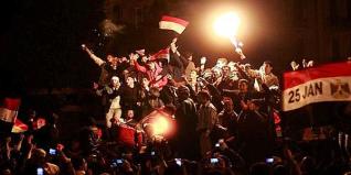 Egypte: les manifestants contre le pouvoir militaire affluent place Tahrir