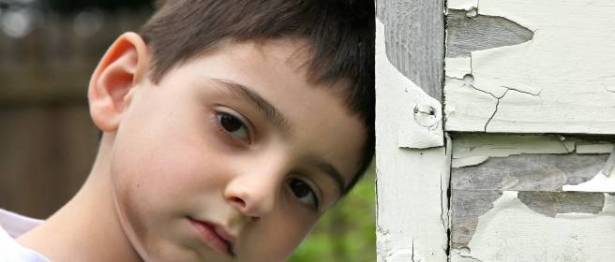 ماذا يعني أن يغار ابنك من هدايا وإطراءات تقدّمها لأولادٍ آخرين؟