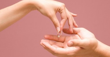 هل يلتزم المتسبب في العدول بتعويض المضرور في حالة العدول عن الخطبة؟