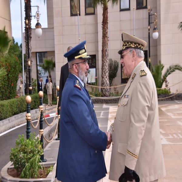 Gaïd Salah reçoit le Chef d'Etat-Major qatari (photos)