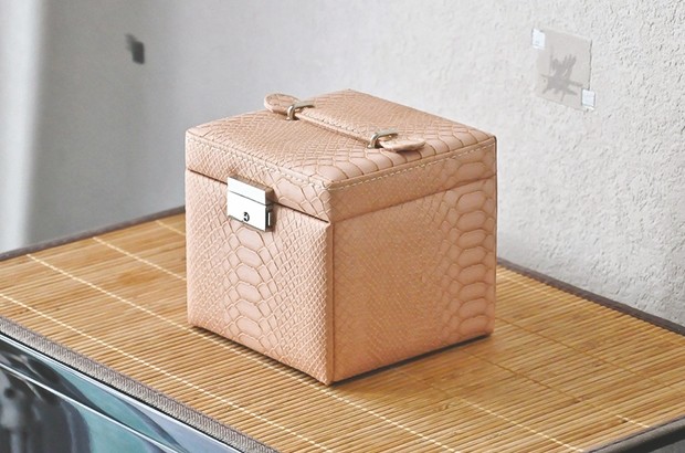 Un chauffeur de taxi restitue un coffret de bijoux trouvé dans son véhicule