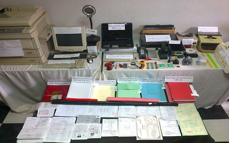 تفكيك عصابة مختصة في تزوير الوثائق الإدارية بوهران