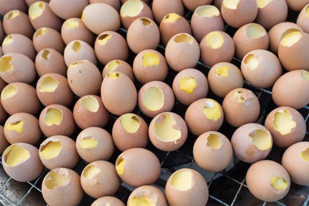 كيف تتأكد من أن البيض طازج؟