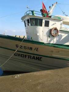 باخرة صيد من الغزوات تدخل الاقليم المغربي