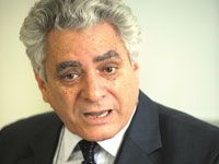 Bouchachi anime un meeting populaire à Alger