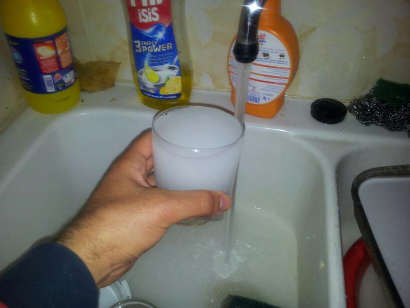 Eau blanchâtre aux robinets