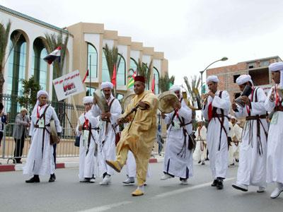 Une parade pour amorcer la clôture