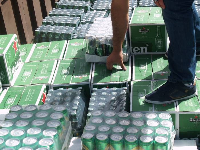 بالفيديو.. توقيف شخصين وحجز قرابة 12 أاف قارورة خمر بسعيدة