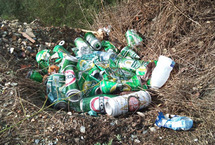 Les canettes de bière, jetées, ont suscité leur curiosité : Des enfants ivres !