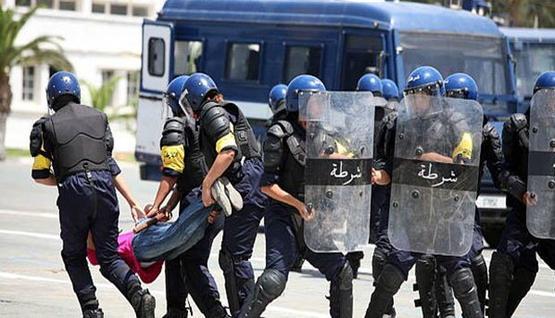 قوات مكافحة الشغب توقف 8 أشخاص من المعتصمين أمام بلدية الناظورة بتيارت