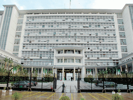 Le gouvernement face à la rue