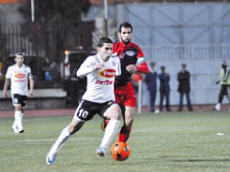 Le leader avec un effectif amoindri