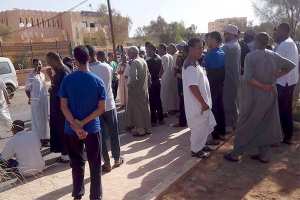 غاضبون يقطعون الطريق احتجاجا على فواتير الكهرباء بتندوف